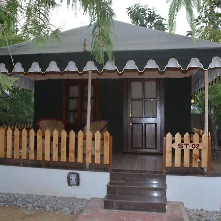 Gulmohar Sariska Resort Bairāt Kültér fotó