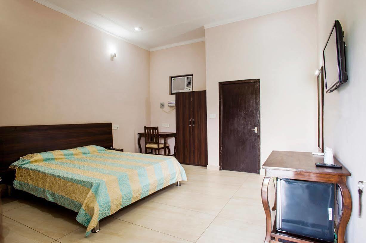 Gulmohar Sariska Resort Bairāt Kültér fotó