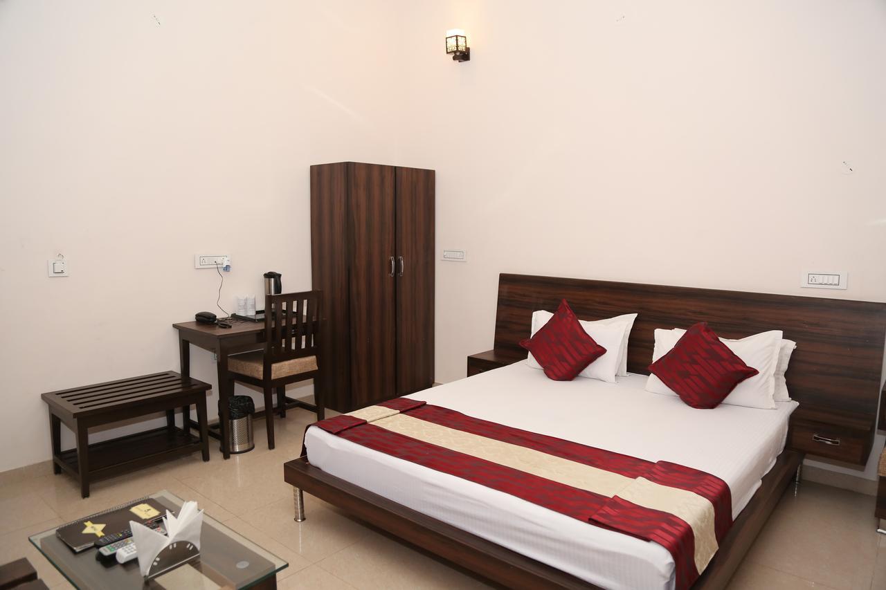 Gulmohar Sariska Resort Bairāt Kültér fotó