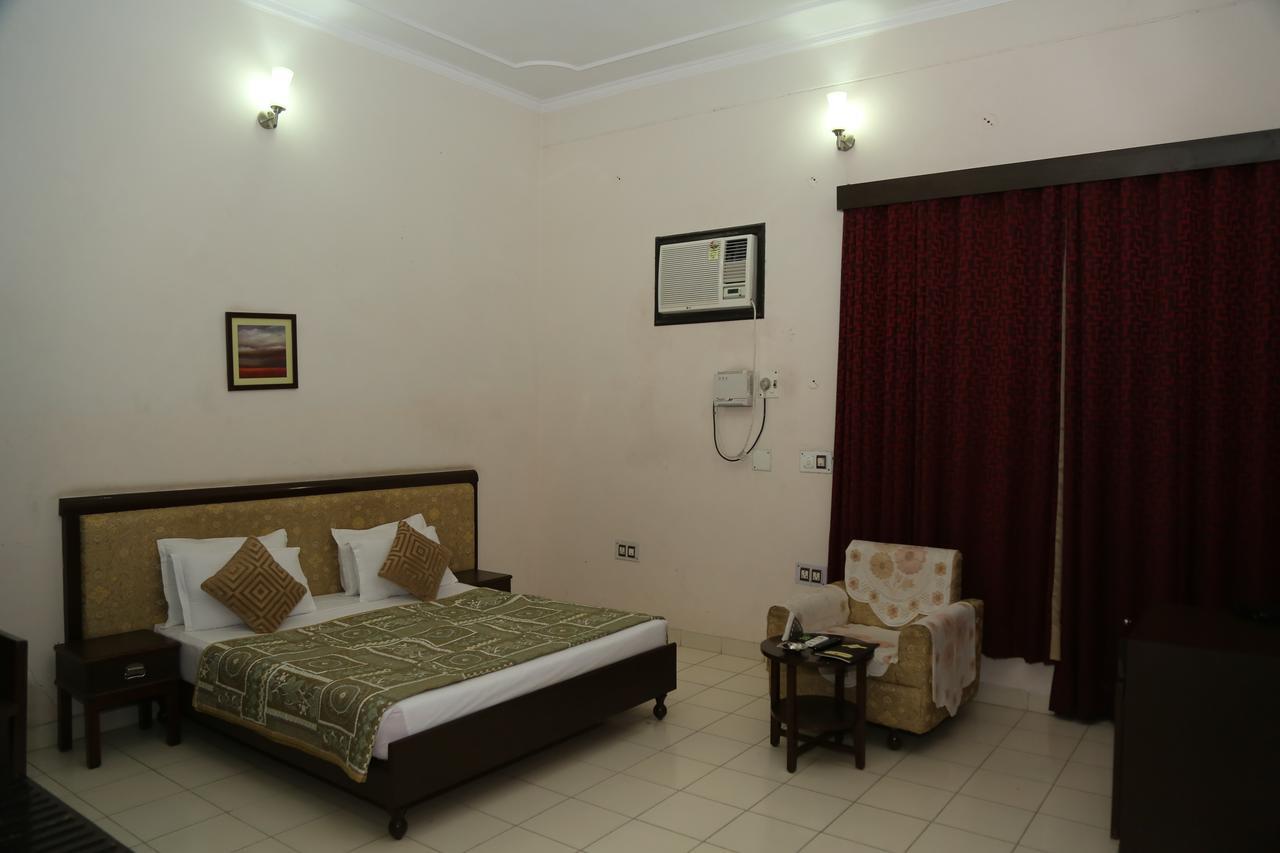 Gulmohar Sariska Resort Bairāt Kültér fotó