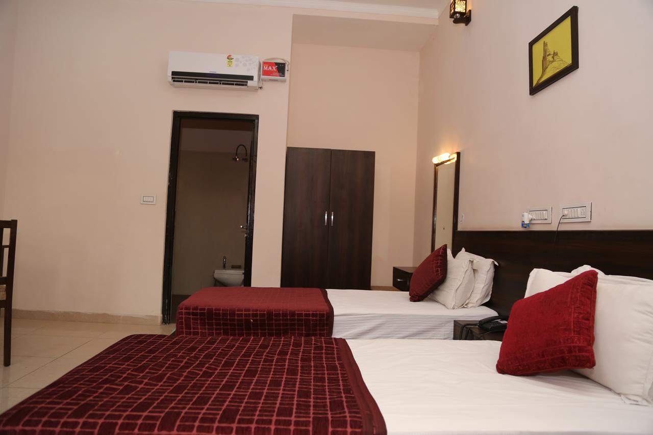Gulmohar Sariska Resort Bairāt Kültér fotó
