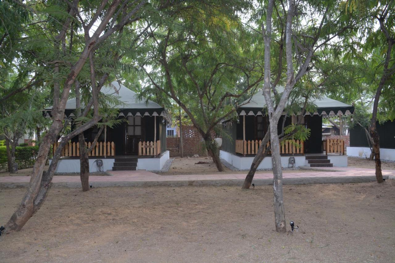 Gulmohar Sariska Resort Bairāt Kültér fotó